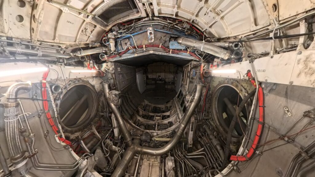 Abbildung 8: Triebwerksschacht der Sea Harrier FA.2, Blick nach hinten.